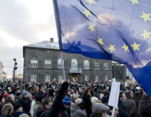 iceland-crowd